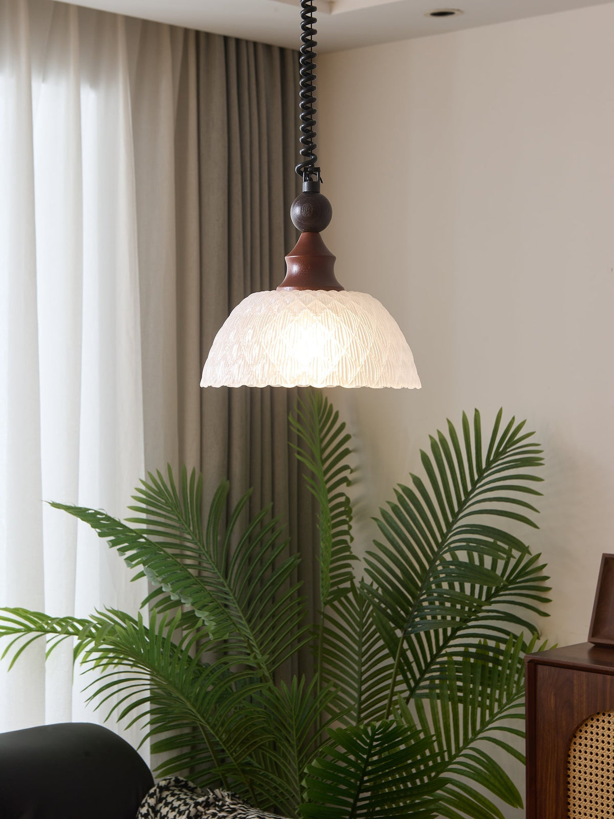 Nydoreth elegant vintage kunstnerisk pendellampe i træ