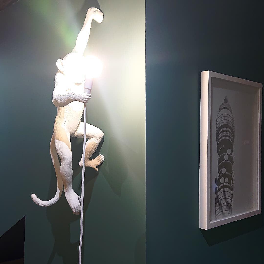 Bnx Art - ainutlaatuinen hartsinen apinaseinävalaisin