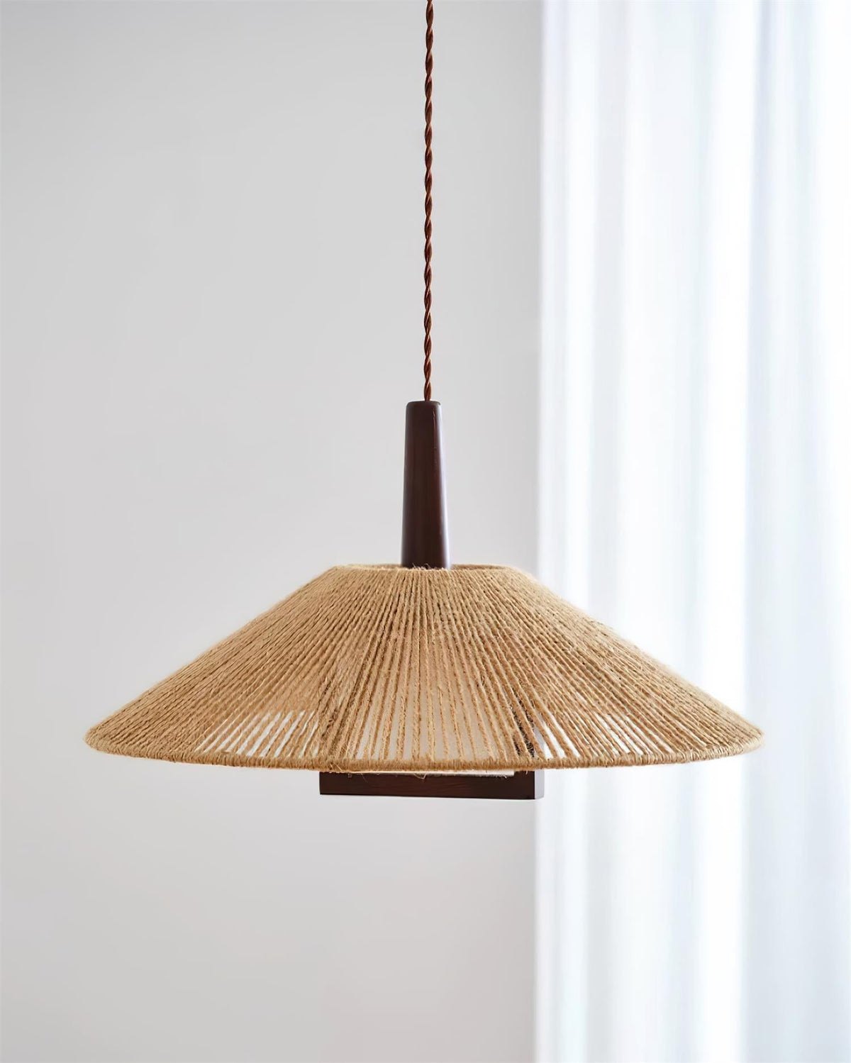 Fidoya kegleformet pendellampe i flettet rattan
