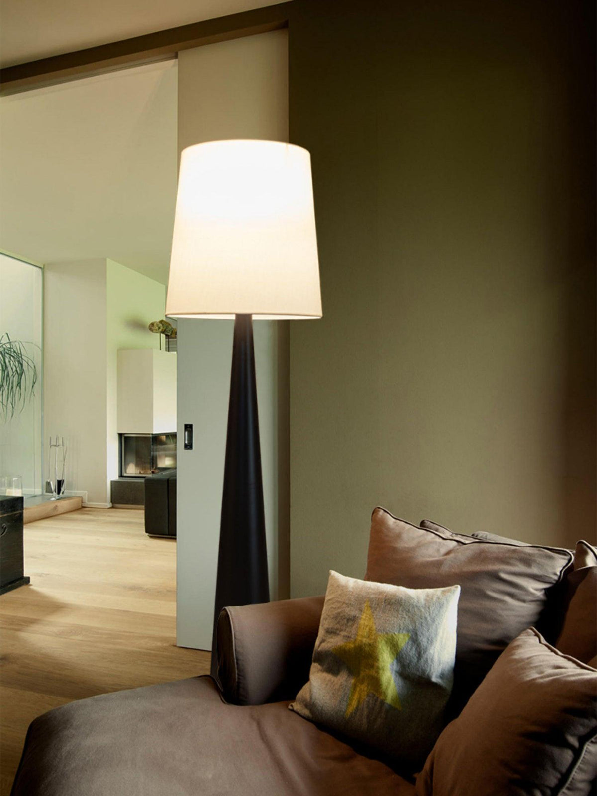 Linania minimalistisk gulvlampe i stof