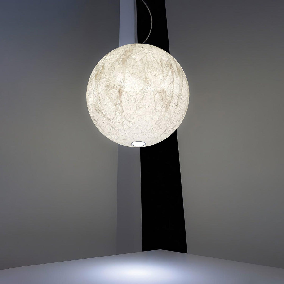 Candeeiro suspenso Globe minimalista em seda