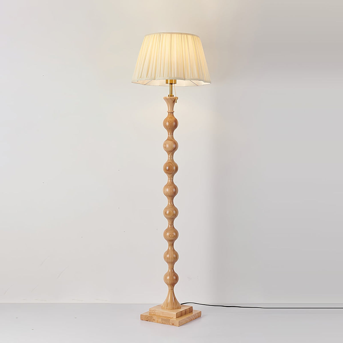 Celon vintage-gulvlampe i træ og stof