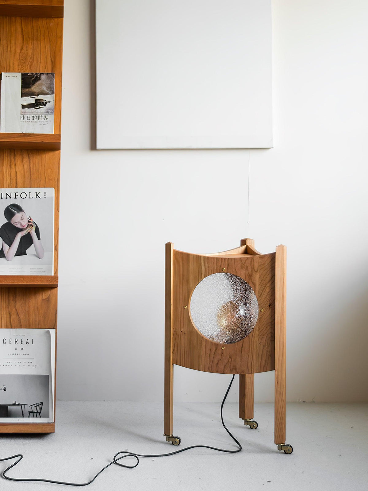 Candeeiro de pé com painel de madeira Carvora