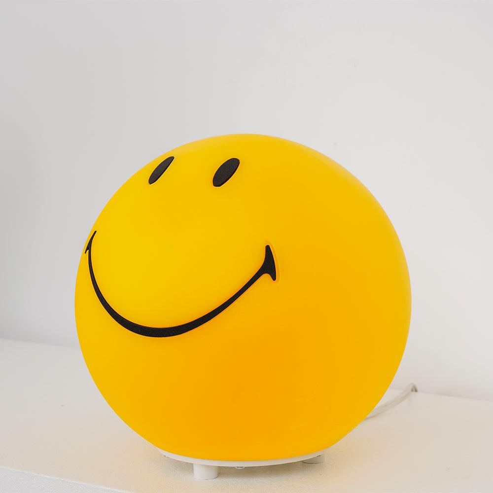 Rymt finurlig bordlampe i plast