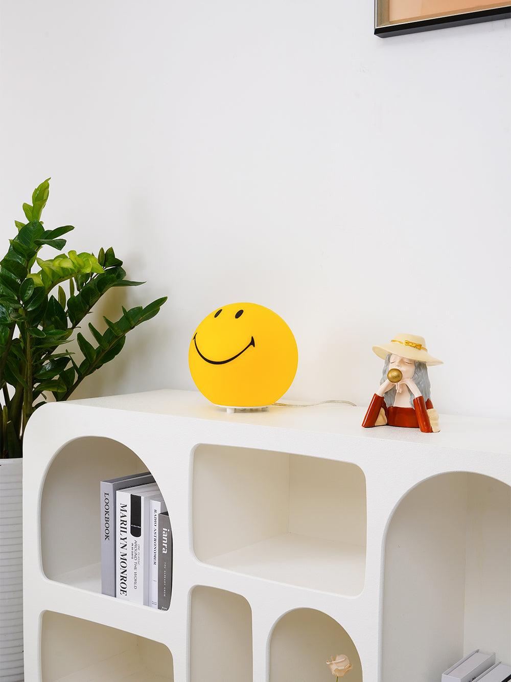Rymt finurlig bordlampe i plast