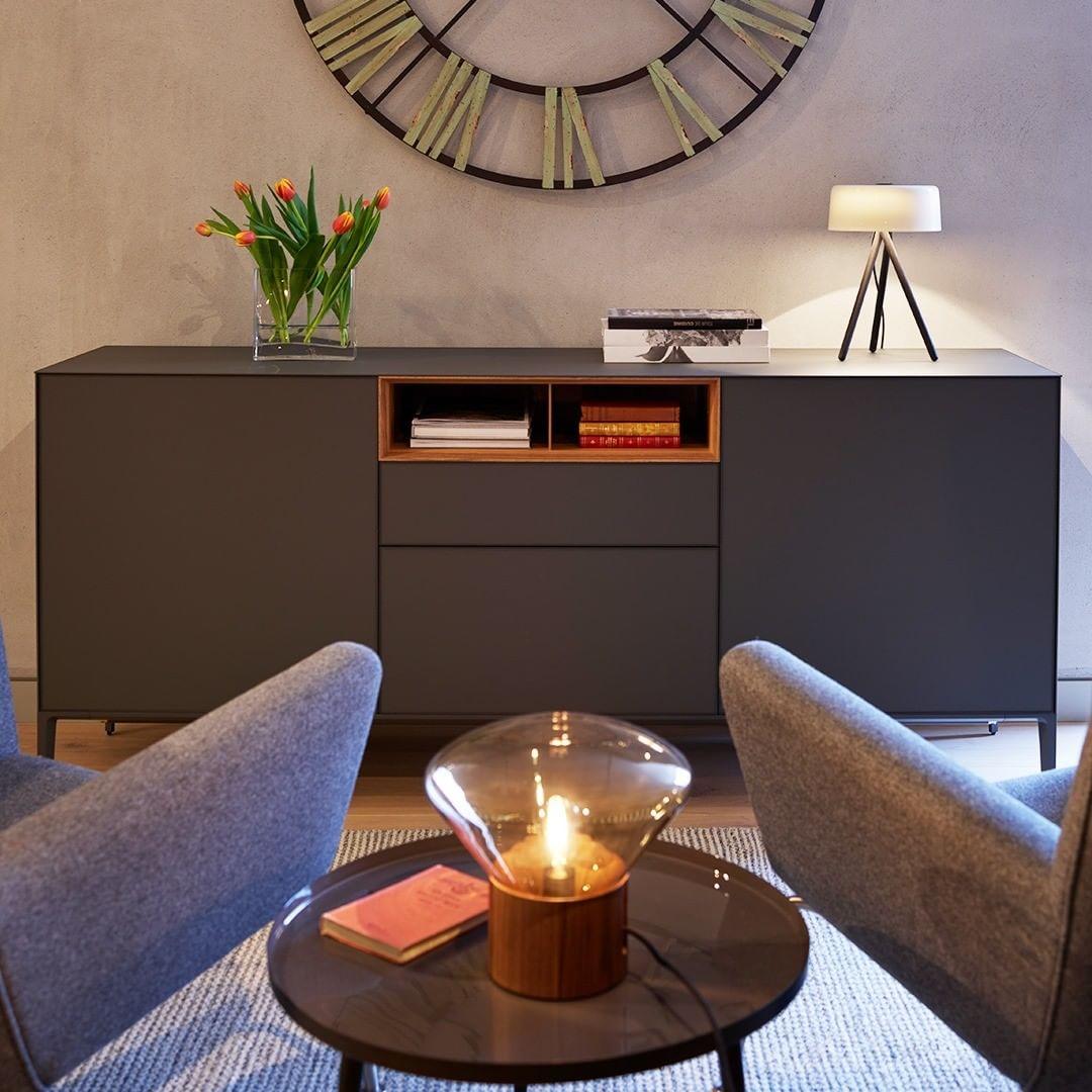 Candeeiro de mesa minimalista em madeira Sylirella
