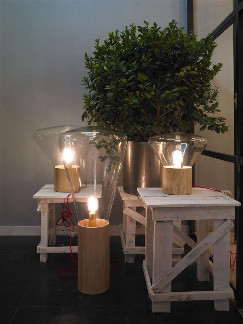Candeeiro de mesa minimalista em madeira Sylirella