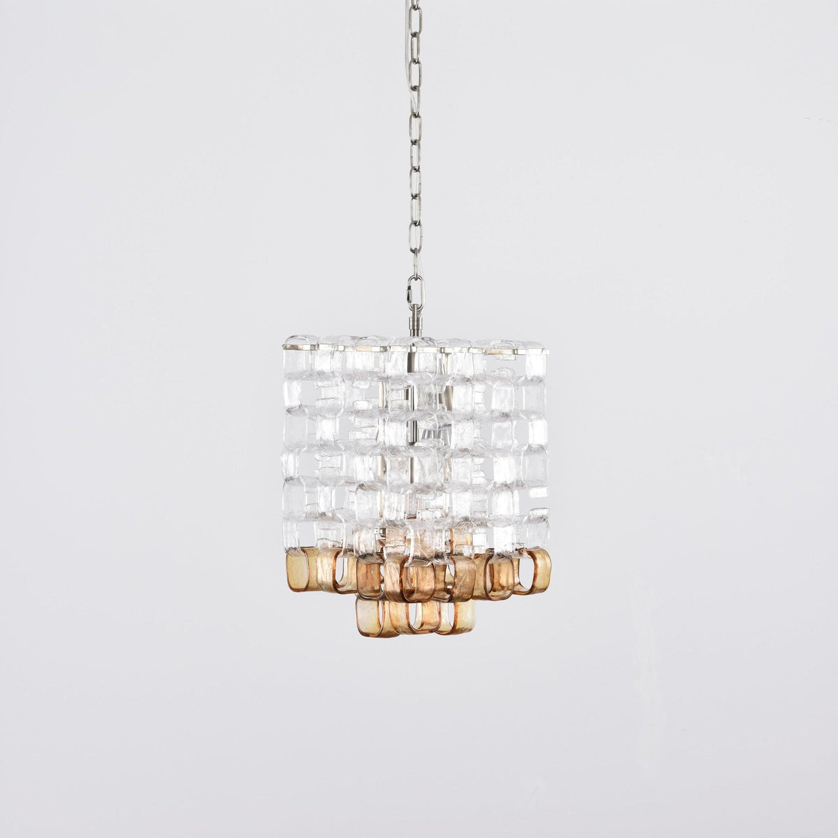 Orielis lysekrone i Murano-glas med sammenflettet geometrisk design