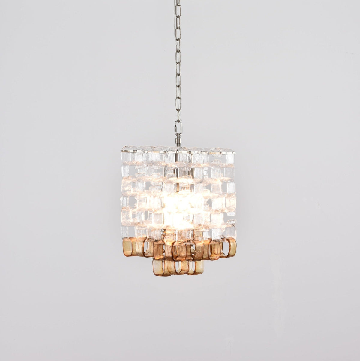 Orielis lysekrone i Murano-glas med sammenflettet geometrisk design