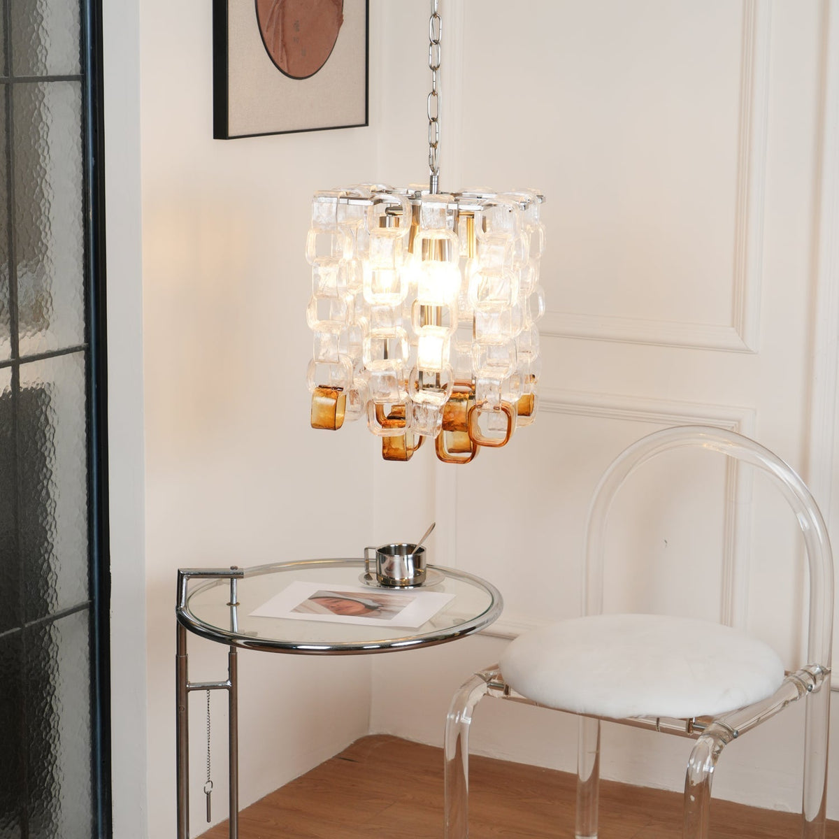 Orielis lysekrone i Murano-glas med sammenflettet geometrisk design