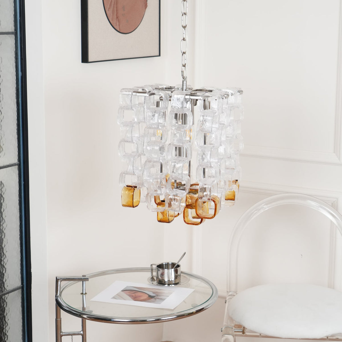 Orielis lysekrone i Murano-glas med sammenflettet geometrisk design