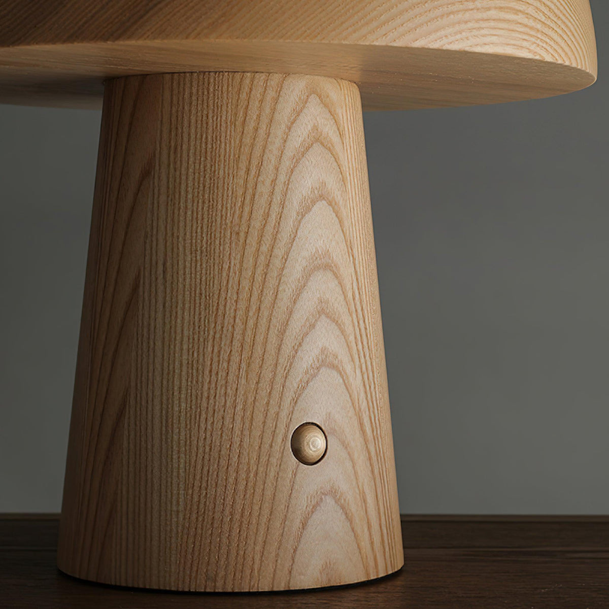 Candeeiro de mesa Nexore em madeira