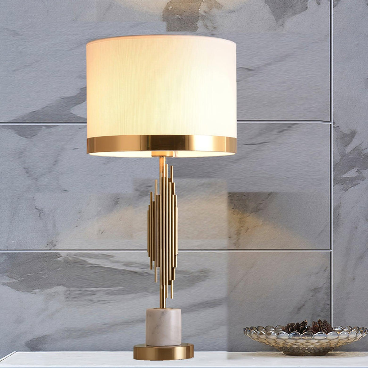 Opus Art Deco-bordlampe i marmor
