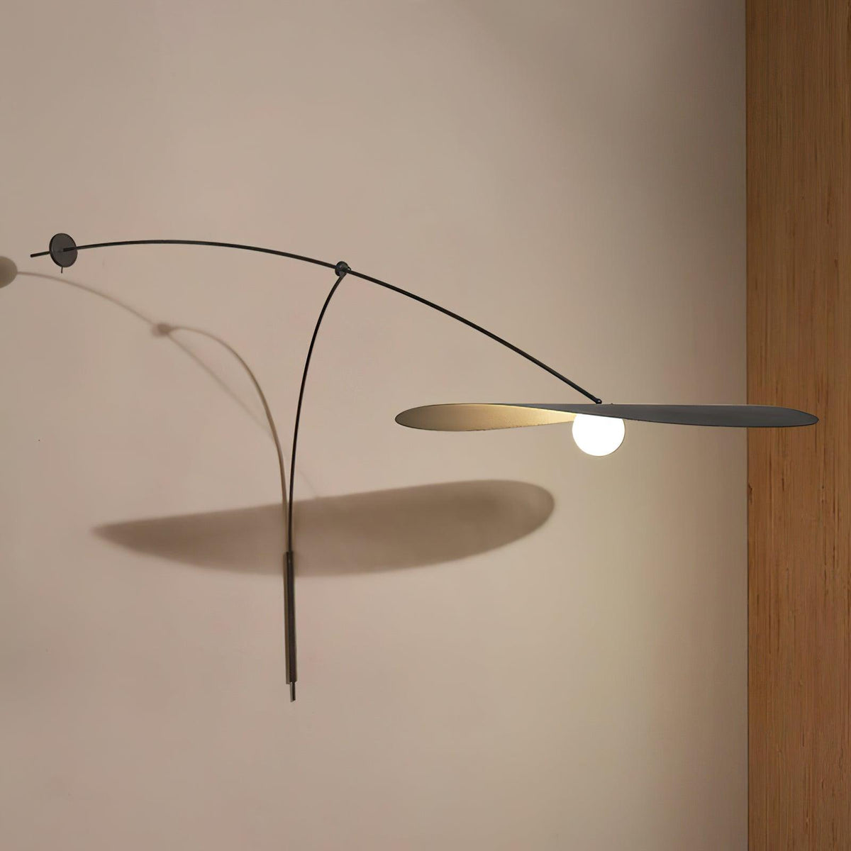 Tirove minimalistisk væglampe i glas
