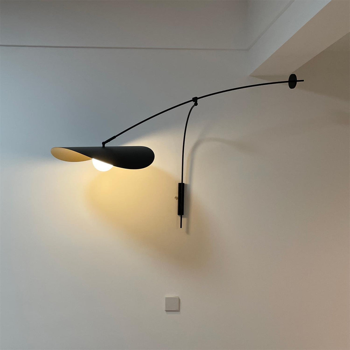 Tirove minimalistisk væglampe i glas