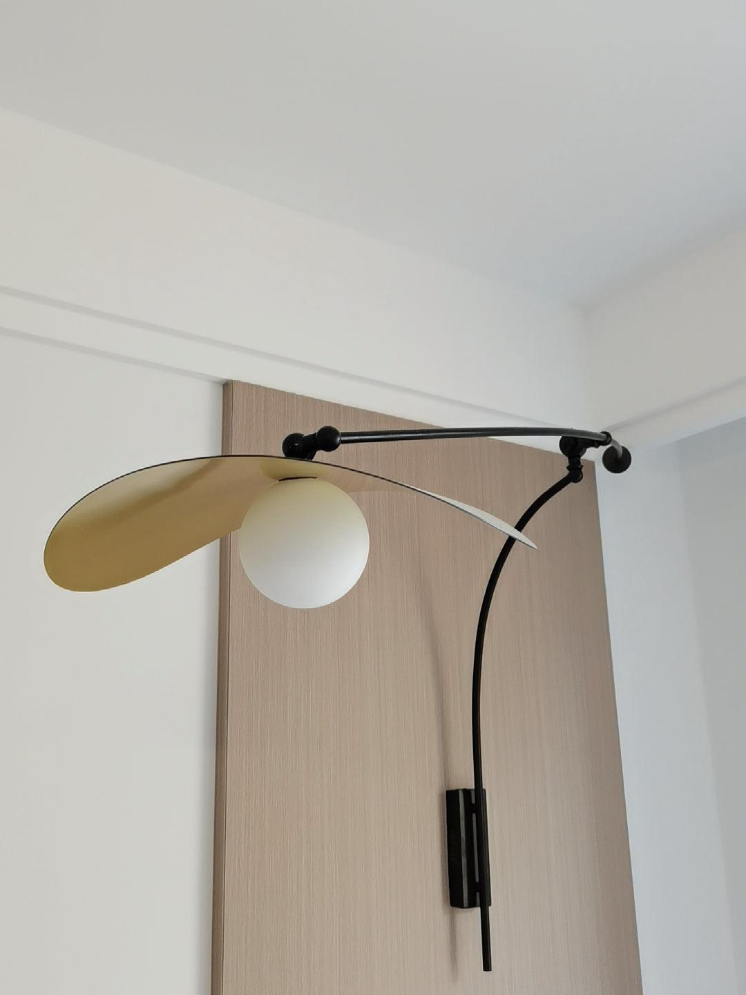 Tirove minimalistisk væglampe i glas