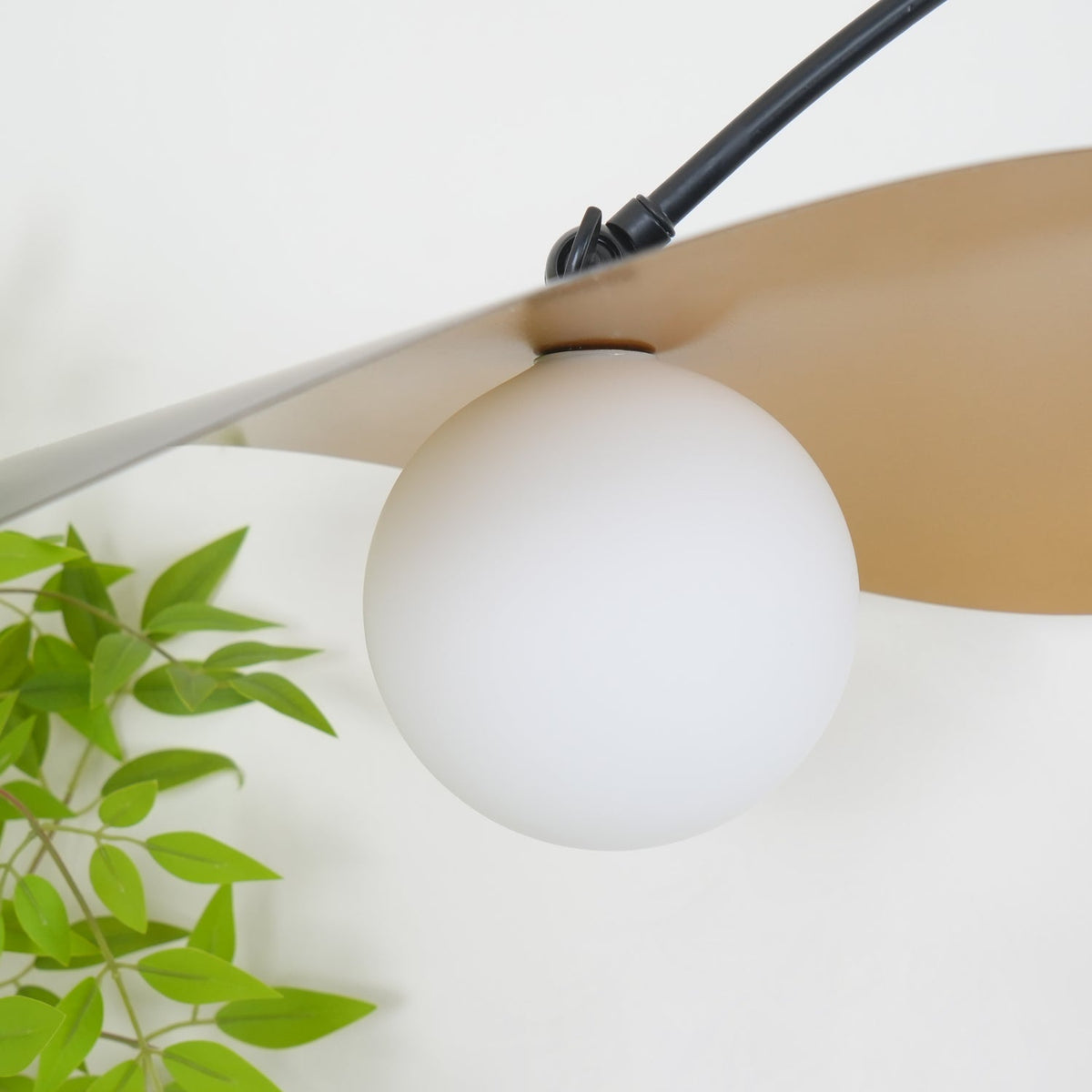 Tirove minimalistisk væglampe i glas
