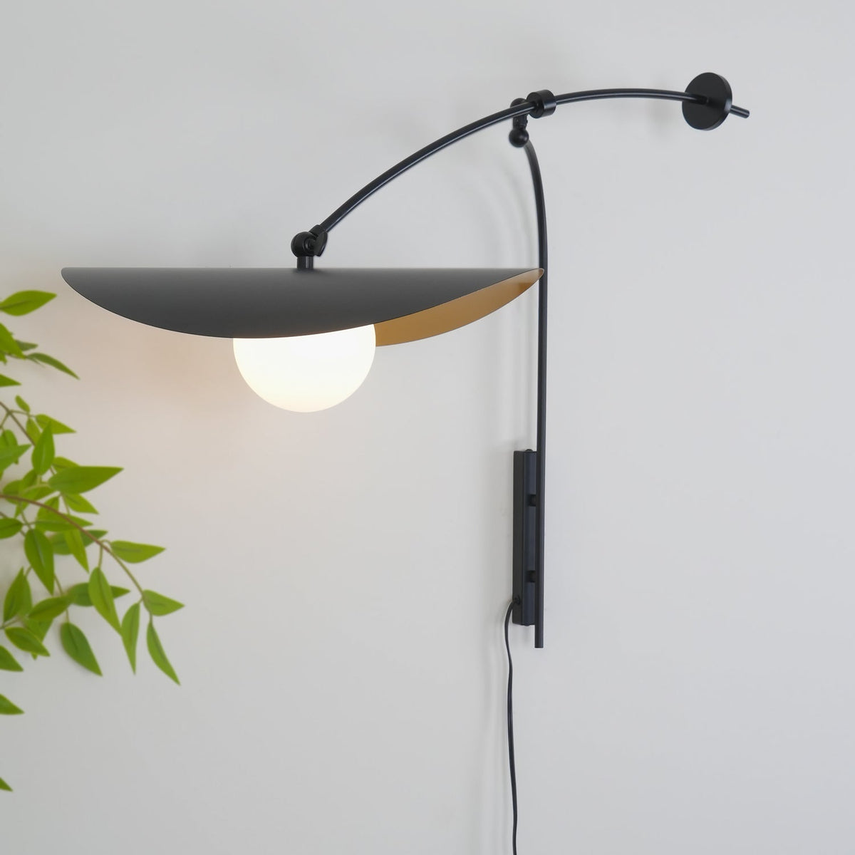 Tirove minimalistisk væglampe i glas