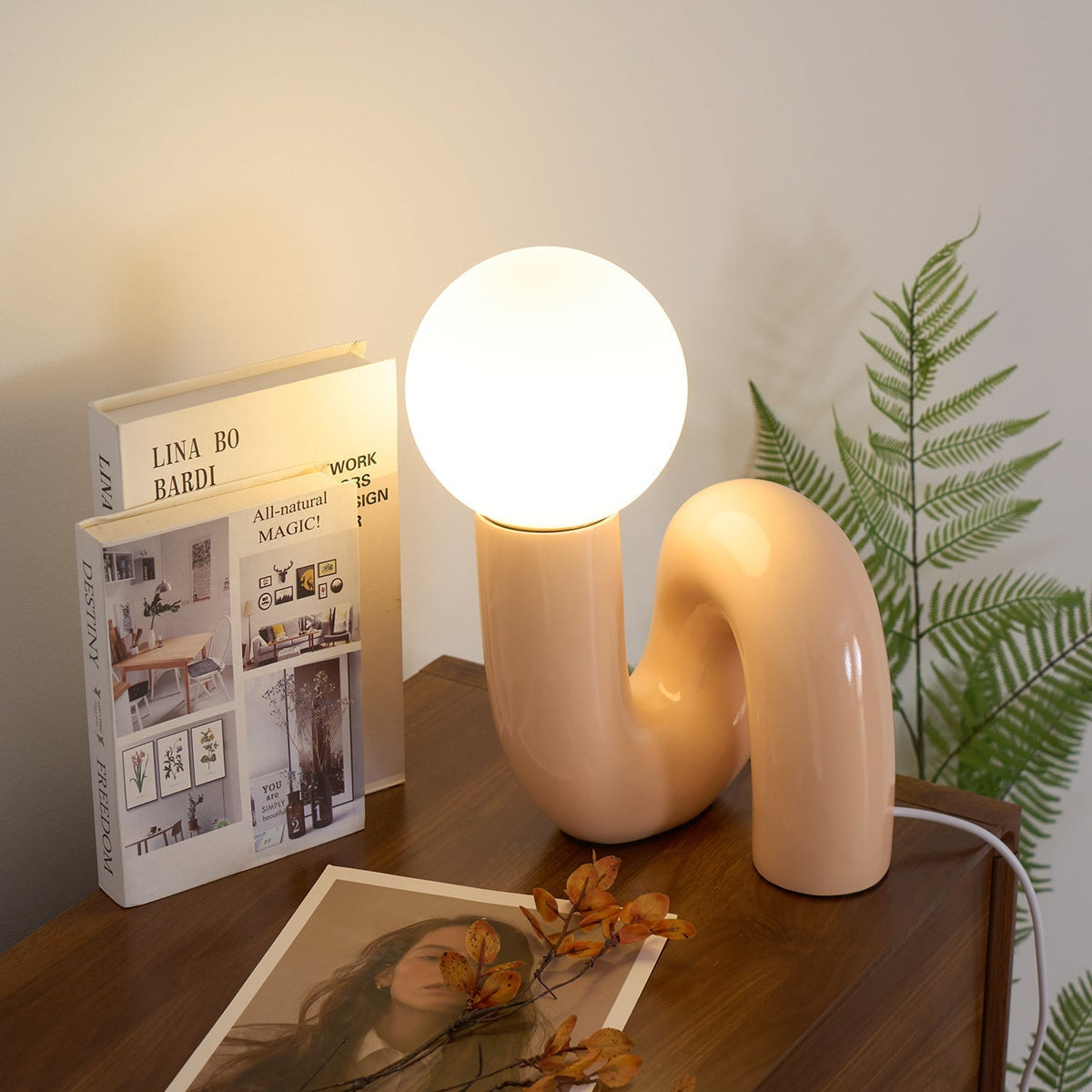 Soreeon lampa lekfull N-form helt vit