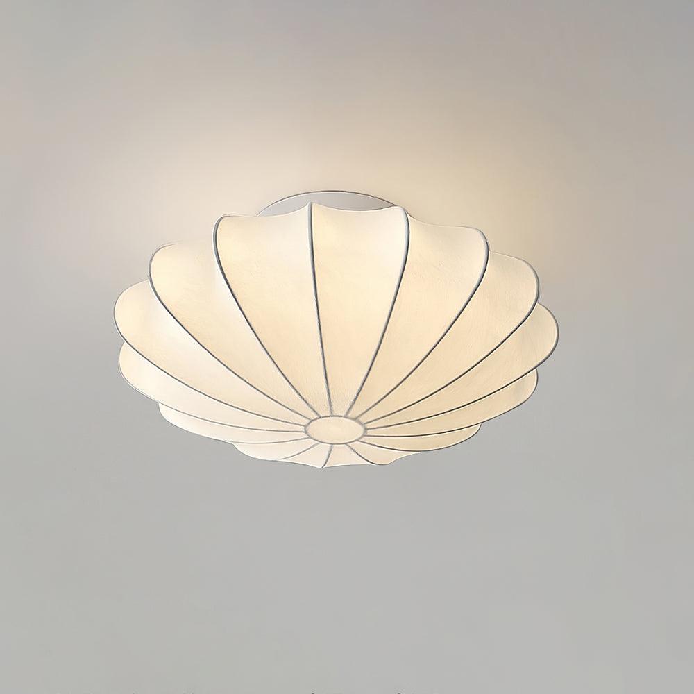 Miriveria loftslampe i stof med skulpturel skal elegant