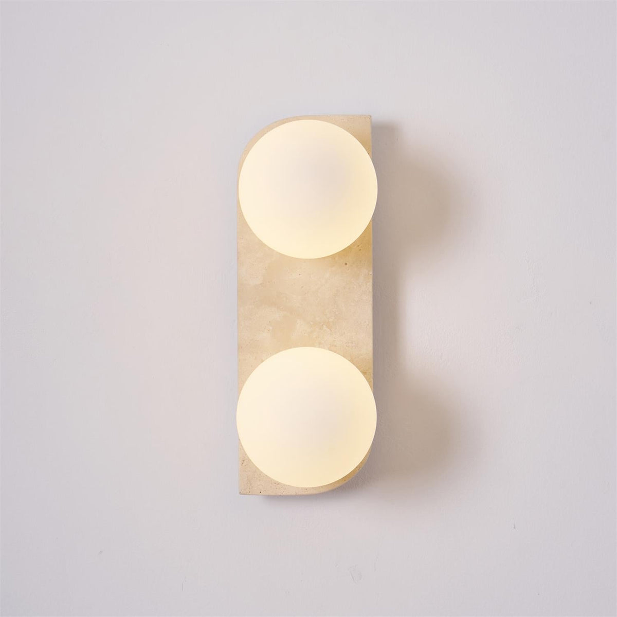Serearia minimalistisk plug-in-væglampe i travertin