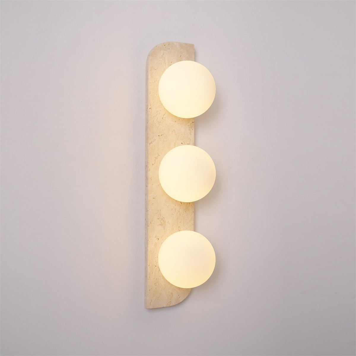 Serearia minimalistisk plug-in-væglampe i travertin