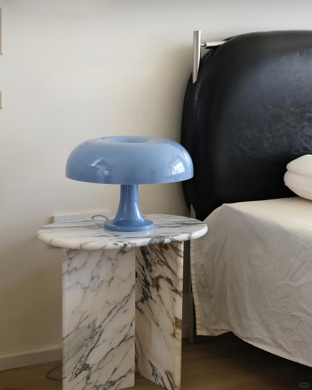Aveninia Table Lamp
