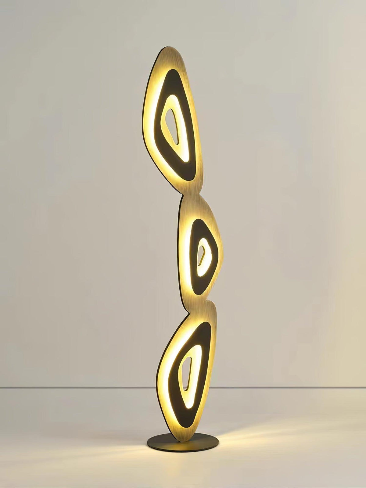 Isoloril Art Deco -lattiavalaisin