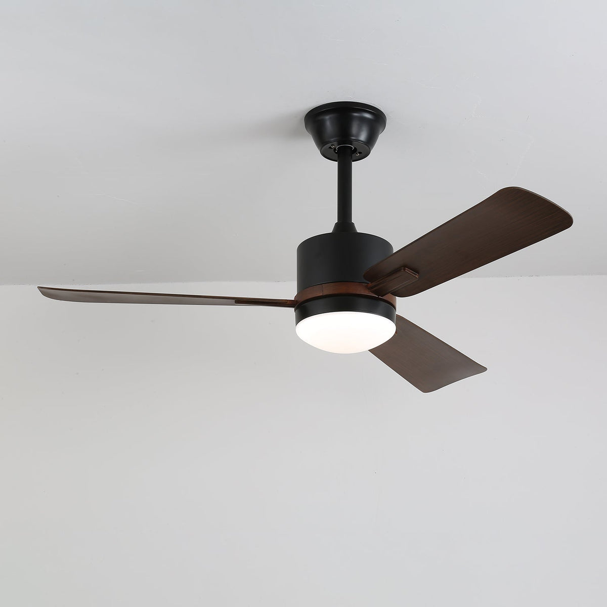 Ventoinha de teto com luz em madeira moderna Zeyra