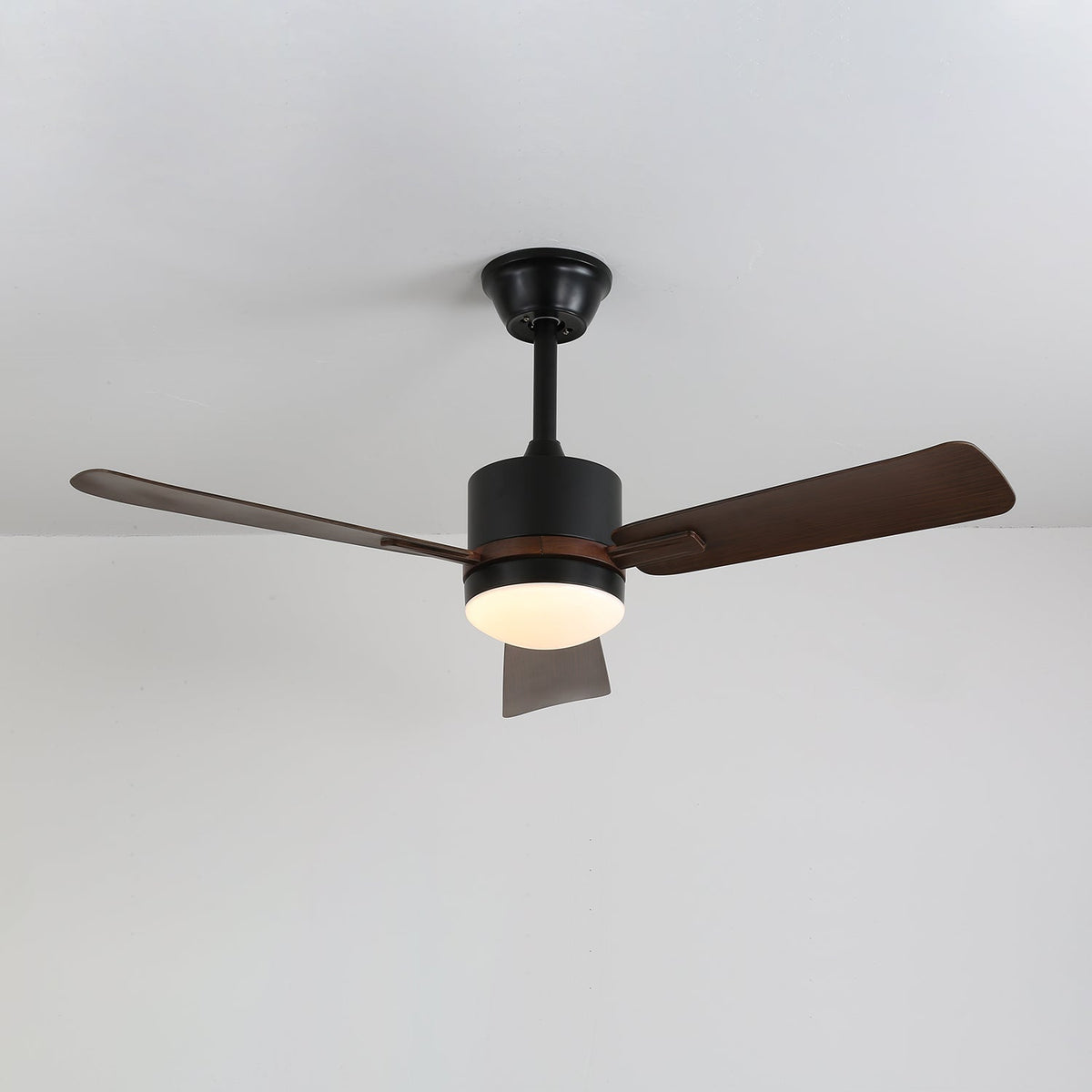 Ventoinha de teto com luz em madeira moderna Zeyra