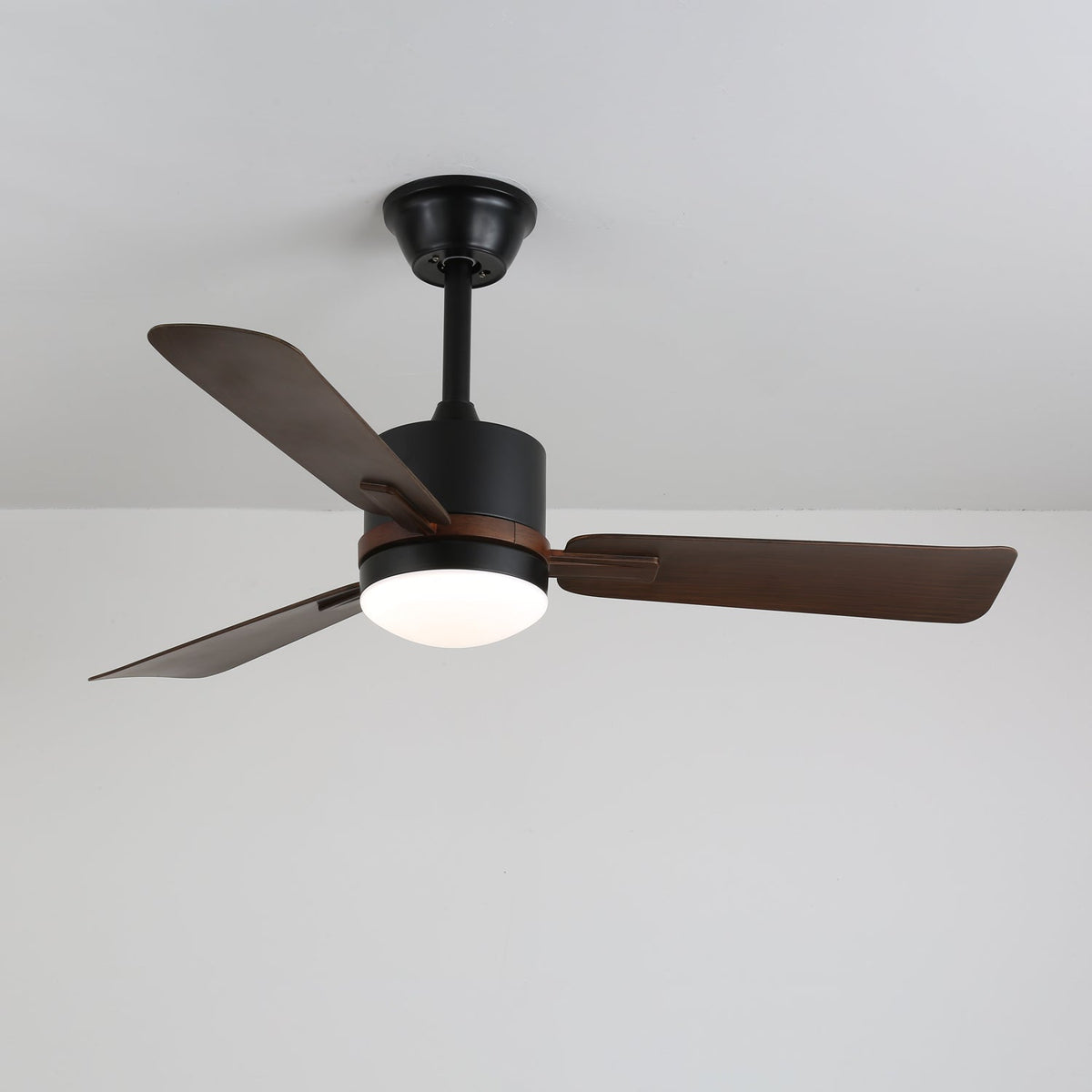 Ventoinha de teto com luz em madeira moderna Zeyra