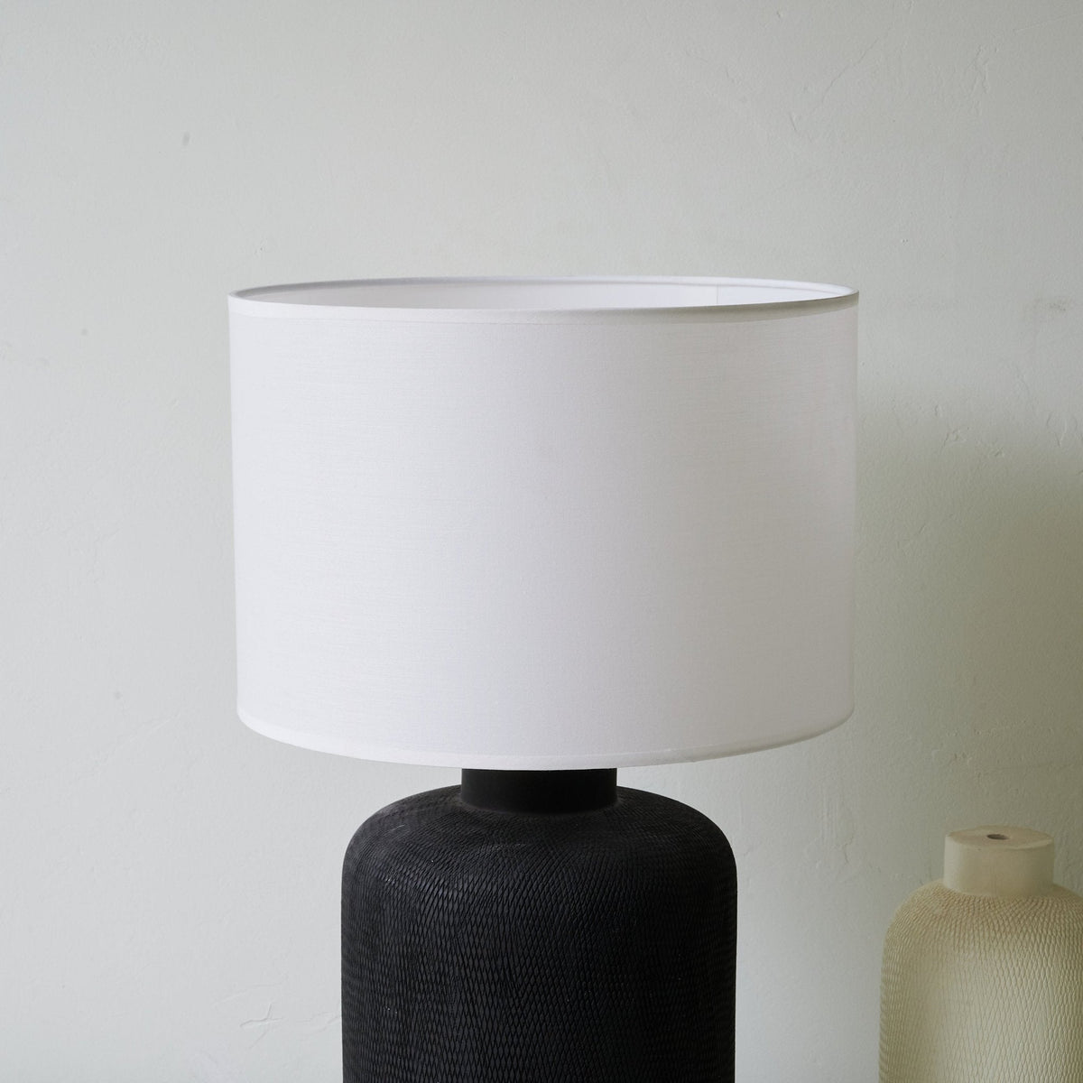 Burce moderne bordlampe i keramik
