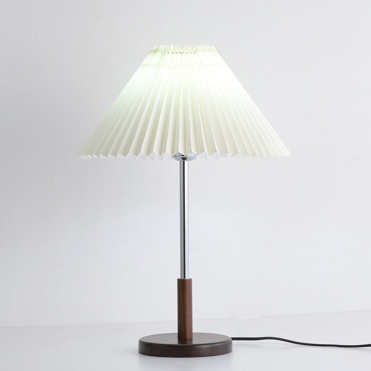 Syliriella moderne bordlampe i træ