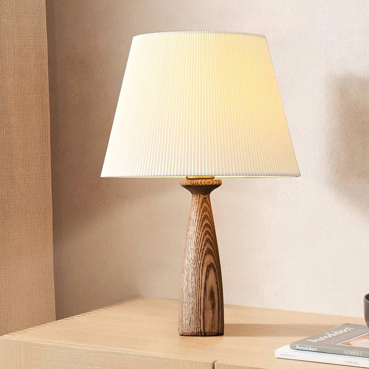 Soma bordlampe Nora i træ