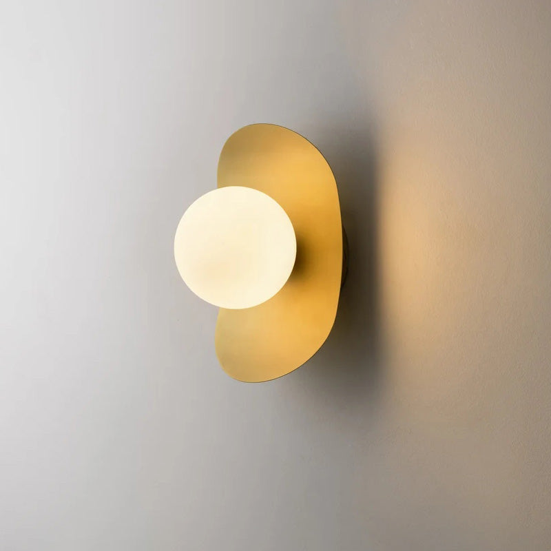 Cirerelia vägglampa