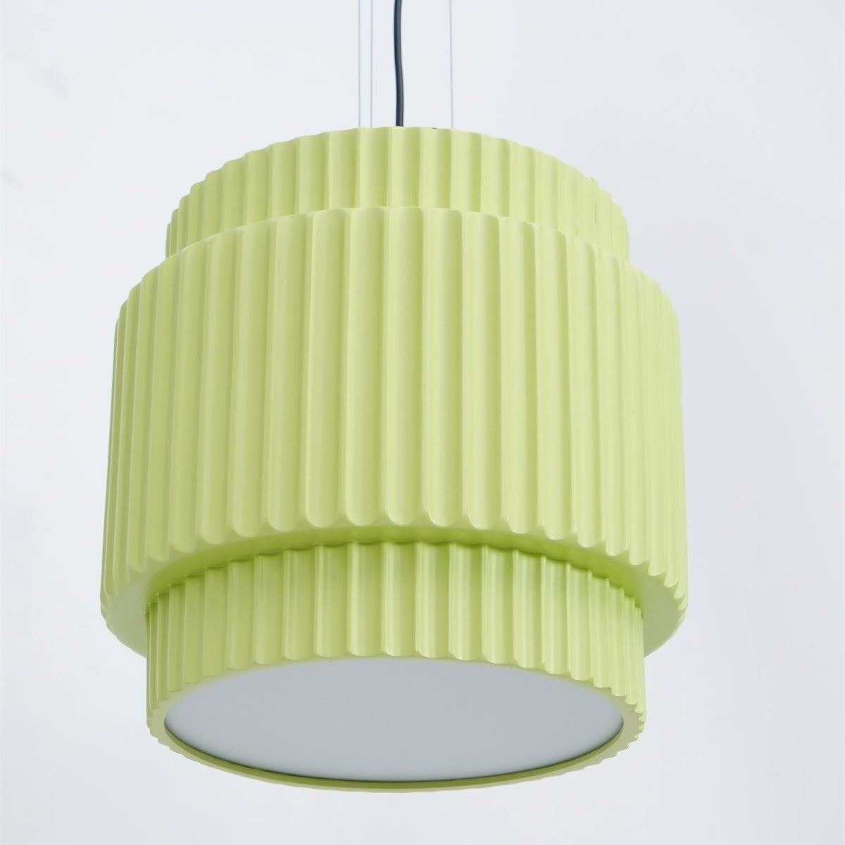 Terioriella pendel-lampe med ribbet skærm