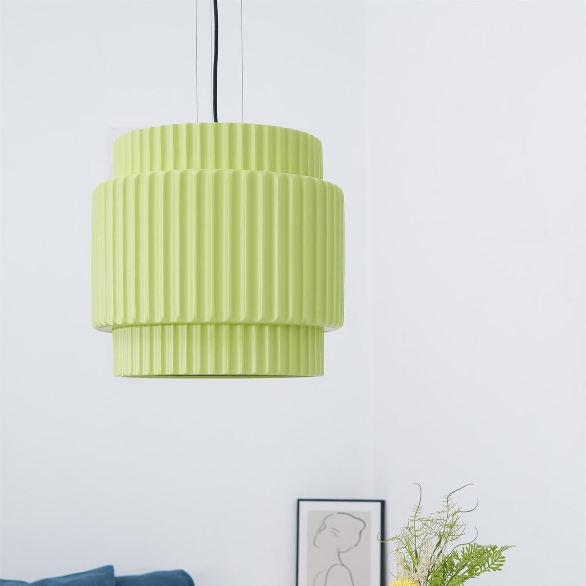 Terioriella pendel-lampe med ribbet skærm