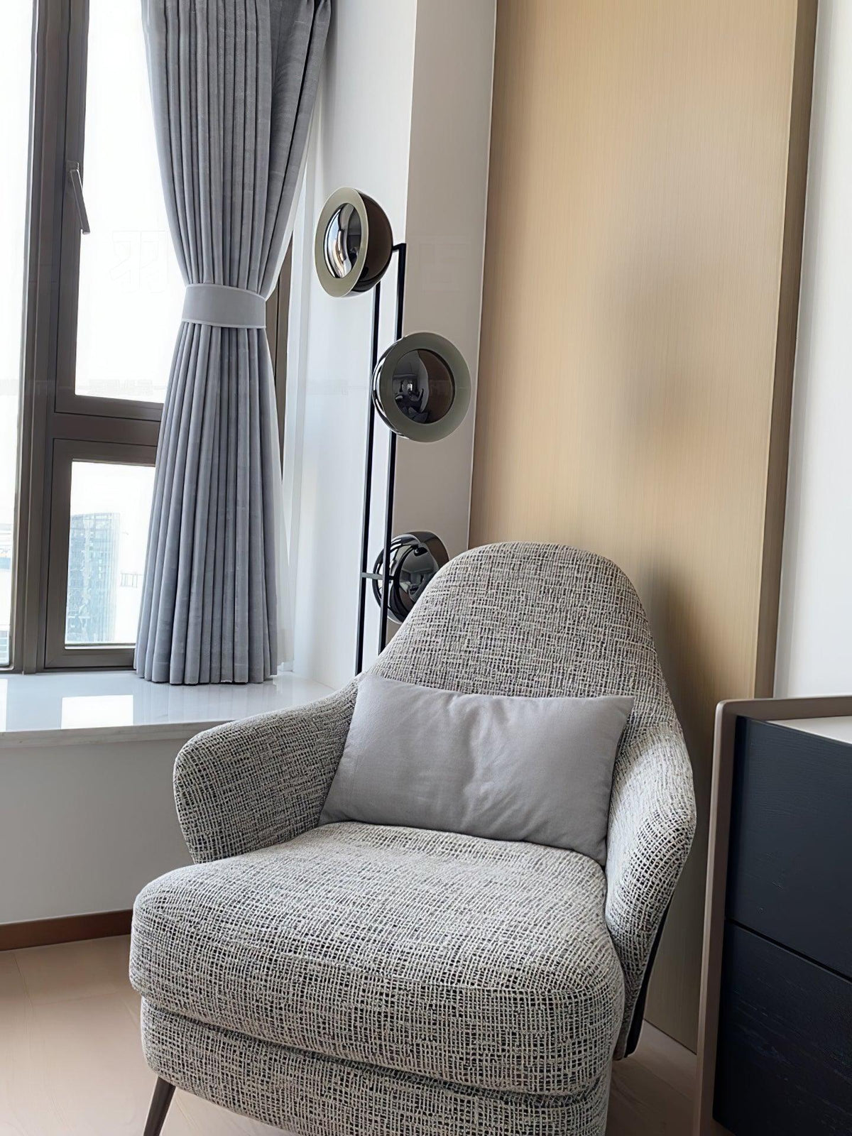 Alio Moderni marmorilattiavalaisin