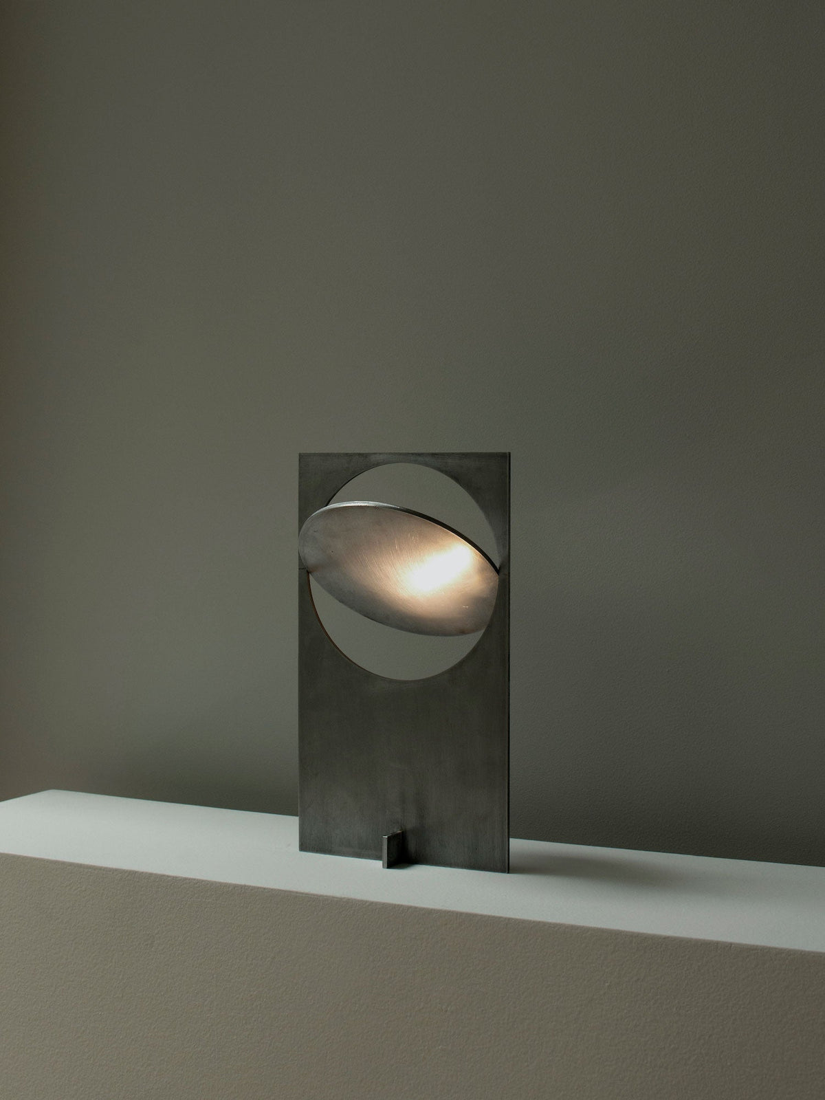 Sixor futuristisk stålbordlampe
