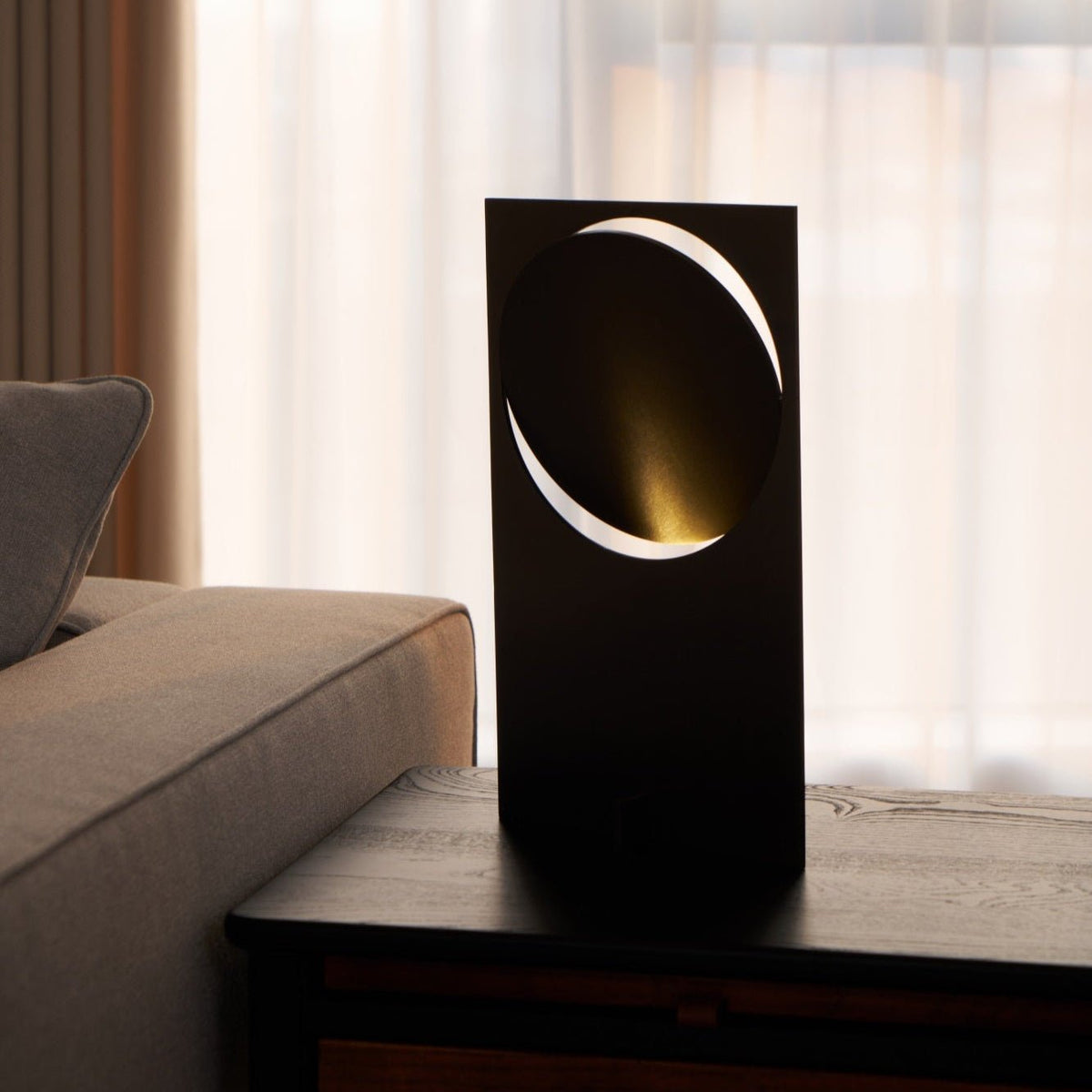 Candeeiro de mesa Terieriella com disco rotativo
