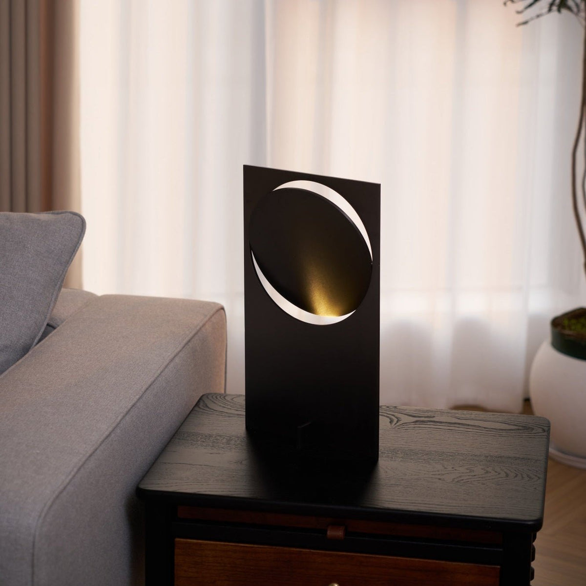 Sixor futuristisk stålbordlampe