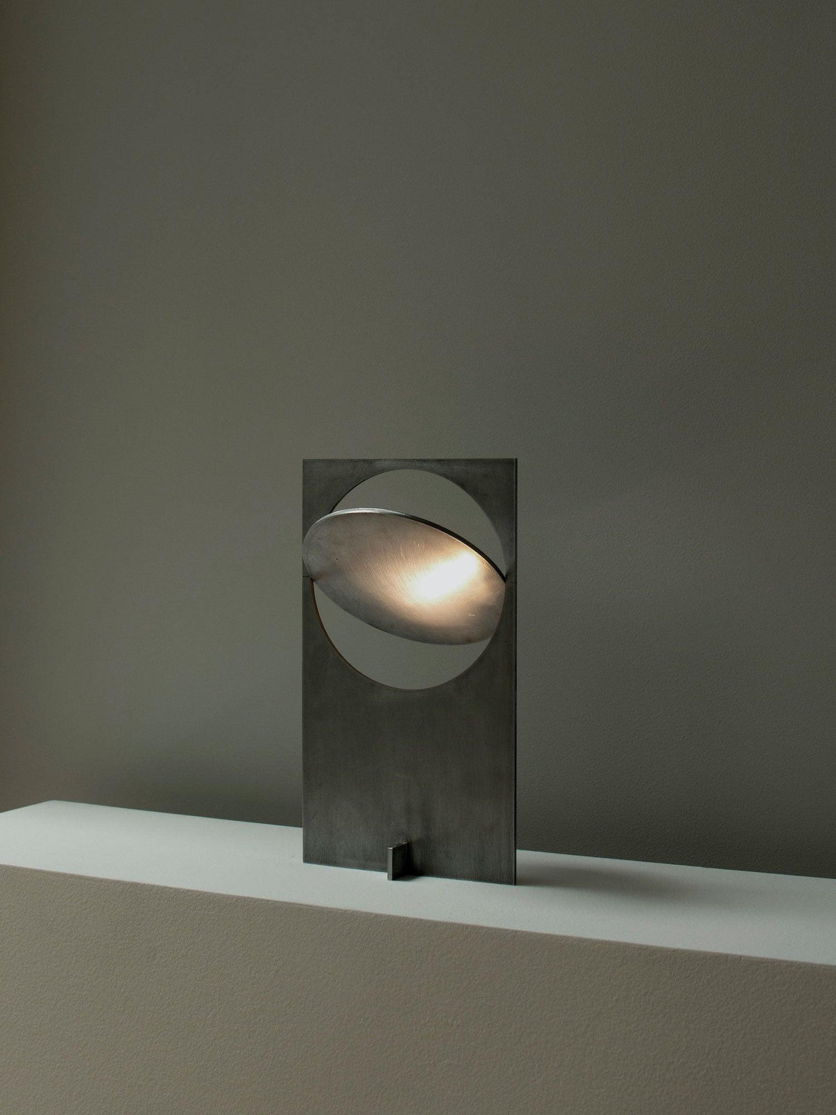 Candeeiro de mesa Terieriella com disco rotativo