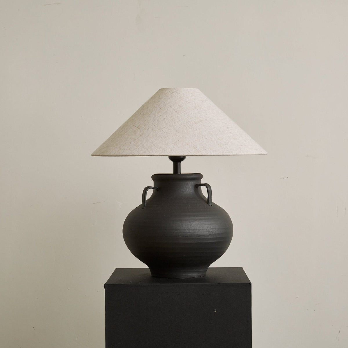 Clay rustik kegleformet krukke-bordlampe