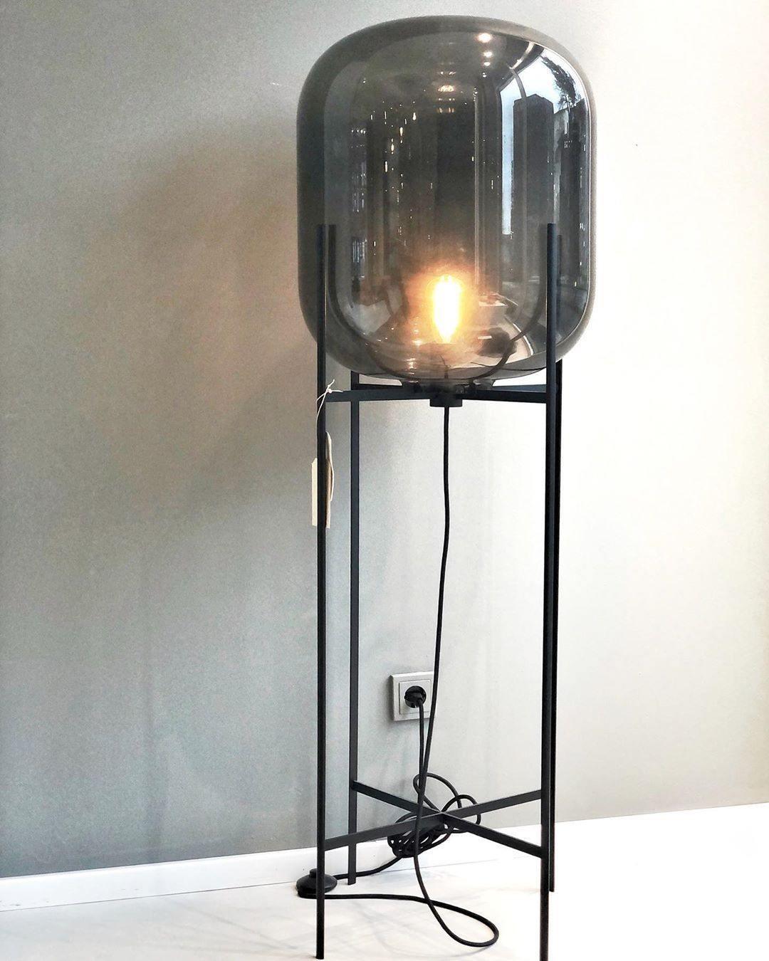 Liorivelia industriel gulvlampe i glas