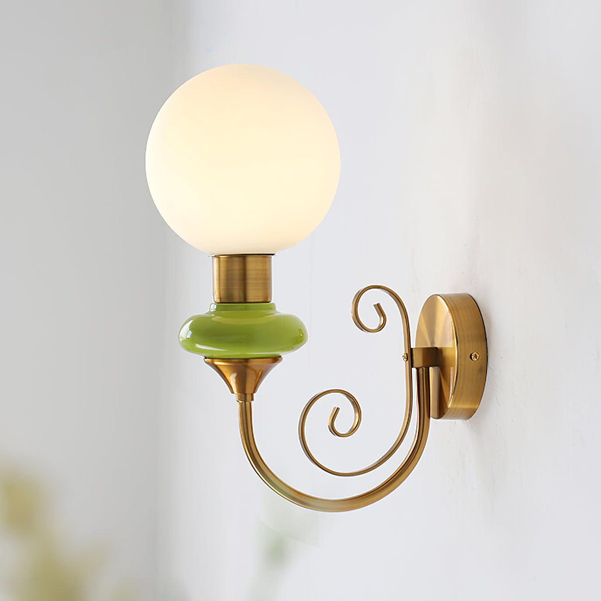 Teriearia vägglampa