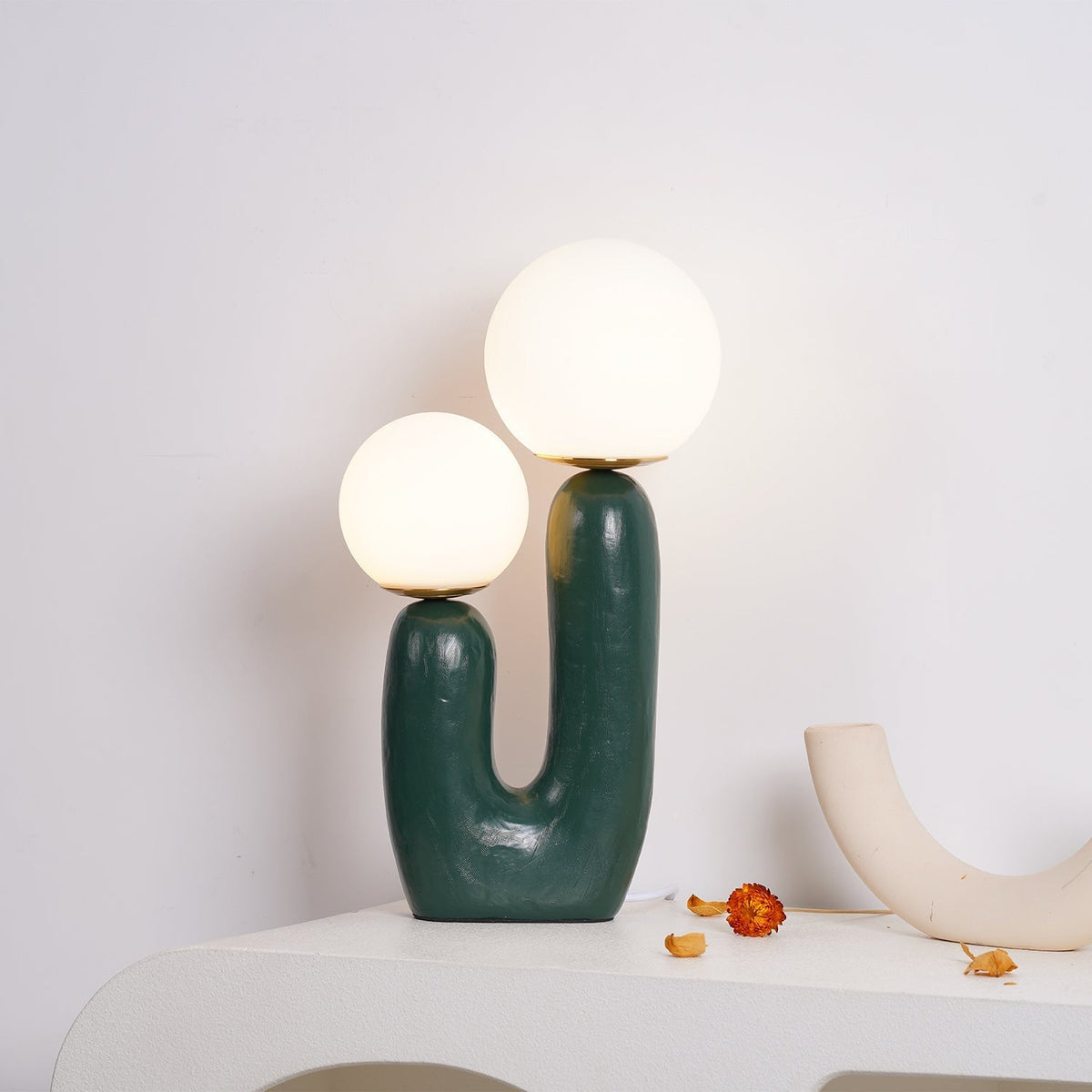 Candeeiro de mesa artístico de resina Elyrain