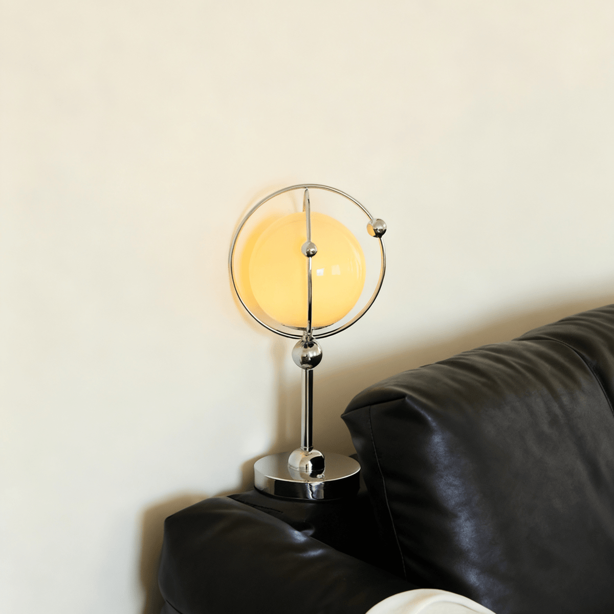 Norarira Orb Cage bordslampa