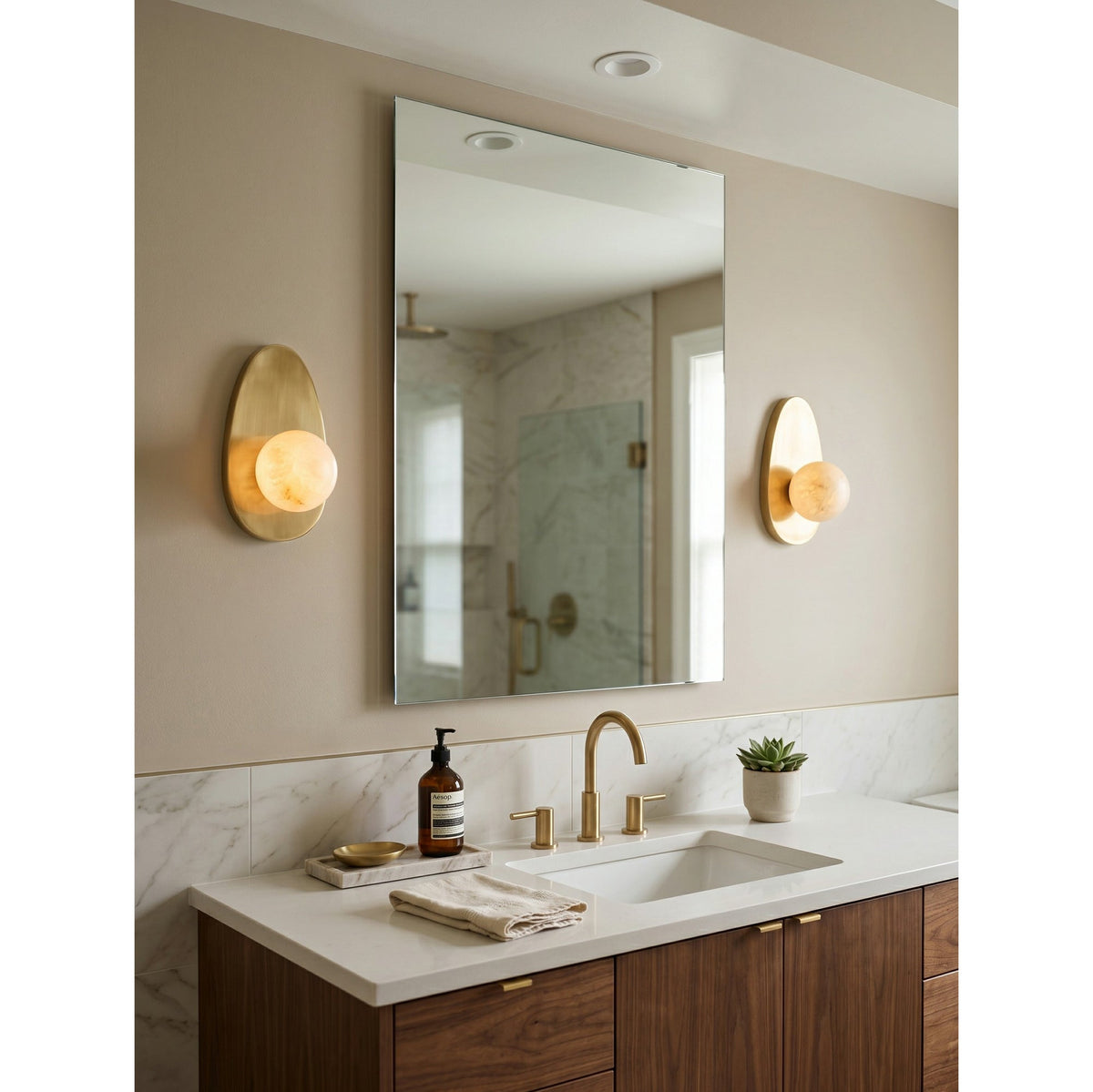 Orlisse-alabaster-vegg-lampi