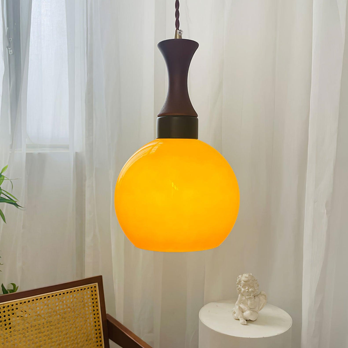 Gyls moderne minimalistiske pendellampe i træ og glas