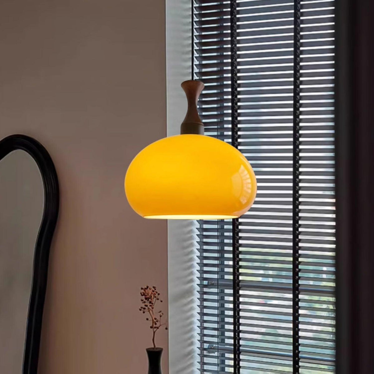 Gyls moderne minimalistiske pendellampe i træ og glas